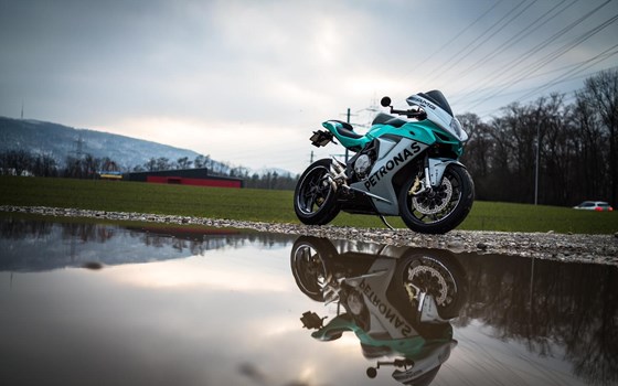 Umgebautes Motorrad MV Agusta F3 675 von Pat-Bikes AG - Bild 1 Umgebautes Motorrad MV Agusta F3 675 von Pat-Bikes AG - Bild 1