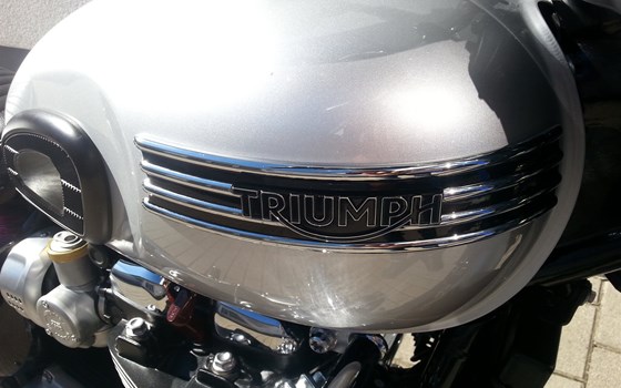 Umgebautes Motorrad Triumph Bonneville T120 von Kfz- und Zweirad-Technik Marcel Schmidt - Bild 8 Umgebautes Motorrad Triumph Bonneville T120 von Kfz- und Zweirad-Technik Marcel Schmidt - Bild 8
