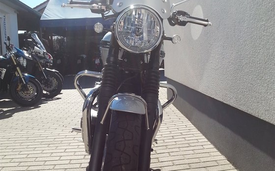 Umgebautes Motorrad Triumph Bonneville T120 von Kfz- und Zweirad-Technik Marcel Schmidt - Bild 3 Umgebautes Motorrad Triumph Bonneville T120 von Kfz- und Zweirad-Technik Marcel Schmidt - Bild 3
