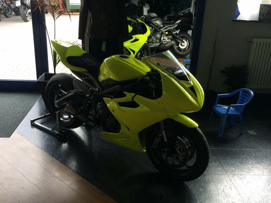 Umbgebautes Motorrad Triumph Street Triple 765 RS Bild 2: Umbgebautes Motorrad Triumph Street Triple 765 RS