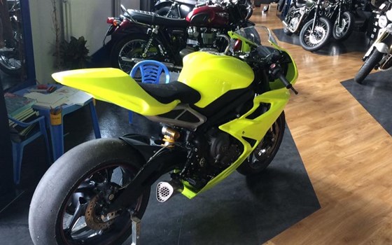 Umgebautes Motorrad Triumph Street Triple 765 RS von Kfz- und Zweirad-Technik Marcel Schmidt - Bild 3 Umgebautes Motorrad Triumph Street Triple 765 RS von Kfz- und Zweirad-Technik Marcel Schmidt - Bild 3