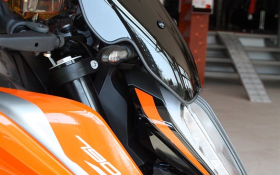 Umgebautes Motorrad KTM 790 Duke von Zweirad Waibel GmbH & Co. KG - Bild 13 Umgebautes Motorrad KTM 790 Duke von Zweirad Waibel GmbH & Co. KG - Bild 13