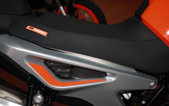 Umgebautes Motorrad KTM 790 Duke von Zweirad Waibel GmbH & Co. KG - Bild 6 Umgebautes Motorrad KTM 790 Duke von Zweirad Waibel GmbH & Co. KG - Bild 6