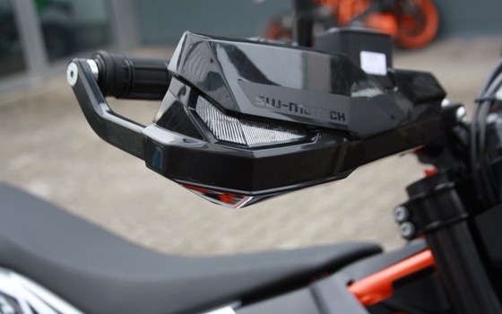 Umgebautes Motorrad KTM 690 SMC R von Zweirad Waibel GmbH & Co. KG - Bild 1 Umgebautes Motorrad KTM 690 SMC R von Zweirad Waibel GmbH & Co. KG - Bild 1
