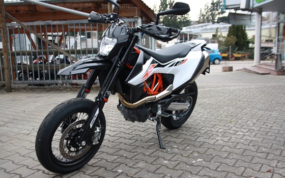 Umgebautes Motorrad KTM 690 SMC R von Zweirad Waibel GmbH & Co. KG - Bild 3 Umgebautes Motorrad KTM 690 SMC R von Zweirad Waibel GmbH & Co. KG - Bild 3