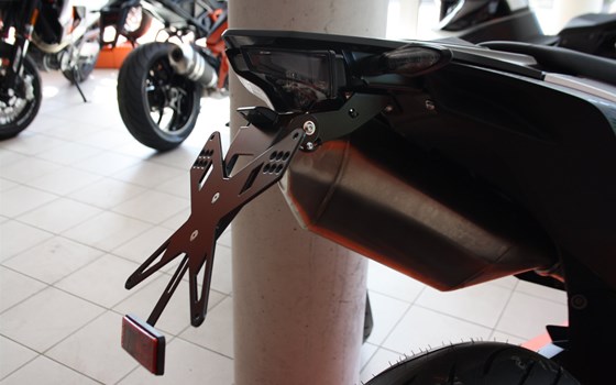 Umgebautes Motorrad KTM 690 SMC R von Zweirad Waibel GmbH & Co. KG - Bild 4 Umgebautes Motorrad KTM 690 SMC R von Zweirad Waibel GmbH & Co. KG - Bild 4