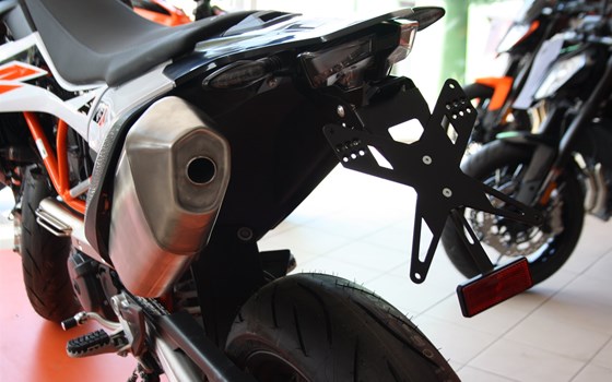 Umgebautes Motorrad KTM 690 SMC R von Zweirad Waibel GmbH & Co. KG - Bild 6 Umgebautes Motorrad KTM 690 SMC R von Zweirad Waibel GmbH & Co. KG - Bild 6