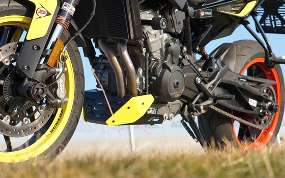 Umgebautes Motorrad KTM 790 Duke von 1000PS.at - Bild 18 Umgebautes Motorrad KTM 790 Duke von 1000PS.at - Bild 18