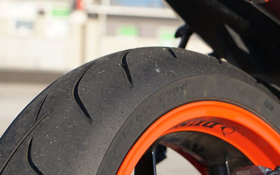 Umgebautes Motorrad KTM 790 Duke von 1000PS.at - Bild 13 Umgebautes Motorrad KTM 790 Duke von 1000PS.at - Bild 13