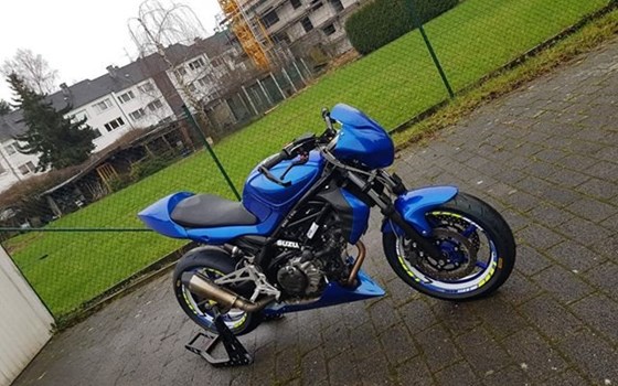 Umgebautes Motorrad Suzuki SFV 650 Gladius von Dino - Motorradtechnik - Bild 1 Umgebautes Motorrad Suzuki SFV 650 Gladius von Dino - Motorradtechnik - Bild 1