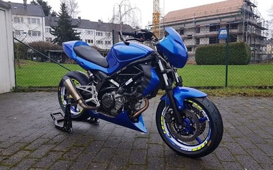 Umgebautes Motorrad Suzuki SFV 650 Gladius von Dino - Motorradtechnik - Bild 3 Umgebautes Motorrad Suzuki SFV 650 Gladius von Dino - Motorradtechnik - Bild 3