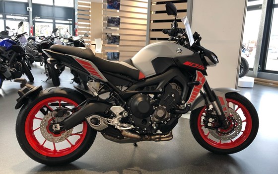 Umgebautes Motorrad Yamaha MT-09 von Natuschke & Lange - Bild 1 Umgebautes Motorrad Yamaha MT-09 von Natuschke & Lange - Bild 1