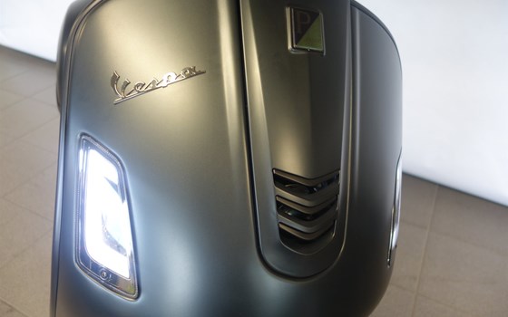 Umgebautes Motorrad Vespa GTS 300 i.e. Super Sport von Jahelka Zweirad GmbH - Bild 13 Umgebautes Motorrad Vespa GTS 300 i.e. Super Sport von Jahelka Zweirad GmbH - Bild 13