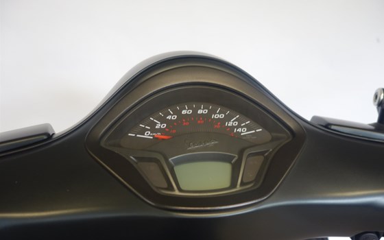 Umgebautes Motorrad Vespa GTS 300 i.e. Super Sport von Jahelka Zweirad GmbH - Bild 14 Umgebautes Motorrad Vespa GTS 300 i.e. Super Sport von Jahelka Zweirad GmbH - Bild 14