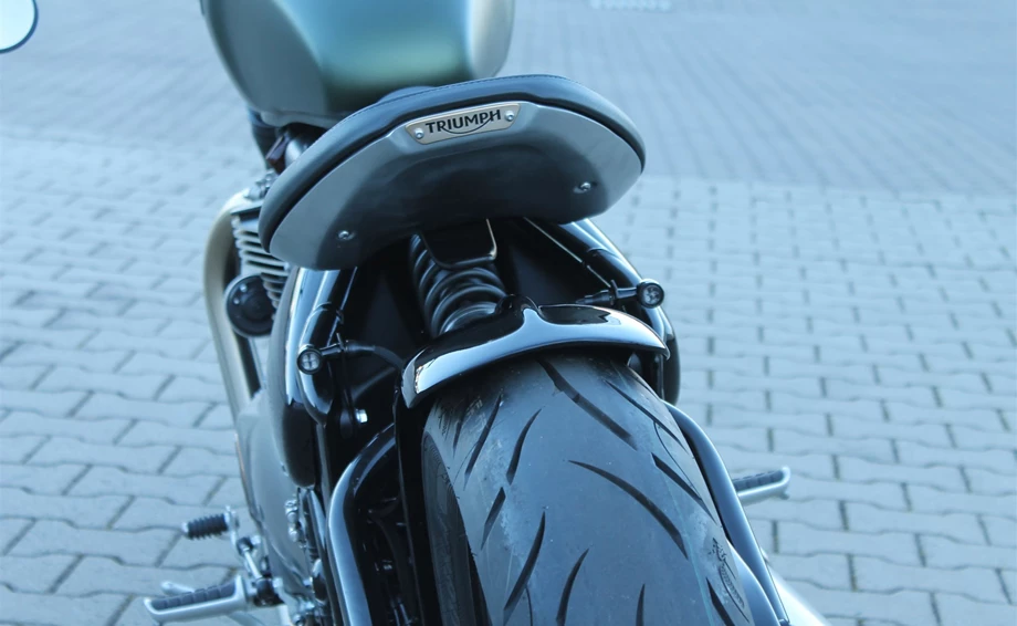 Umbgebautes Motorrad Triumph Bonneville Bobber Bild 7: Umbgebautes Motorrad Triumph Bonneville Bobber