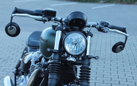 Umgebautes Motorrad Triumph Bonneville Bobber von Stärker-Profil GmbH - Bild 8 Umgebautes Motorrad Triumph Bonneville Bobber von Stärker-Profil GmbH - Bild 8