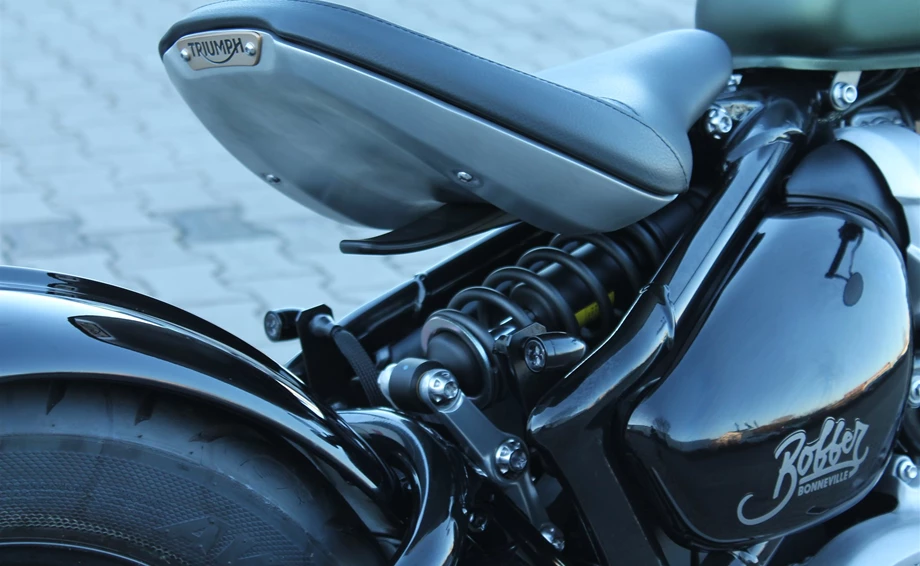 Umbgebautes Motorrad Triumph Bonneville Bobber Bild 9: Umbgebautes Motorrad Triumph Bonneville Bobber