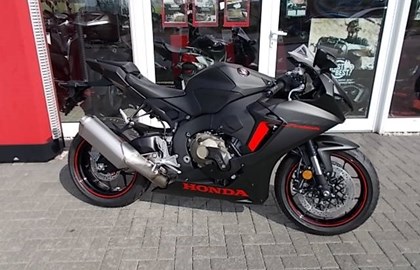 Honda CBR1000RR Fireblade Custom Bike Honda CBR1000RR Fireblade Custom Bike