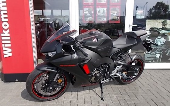 Umgebautes Motorrad Honda CBR1000RR Fireblade von Auto- und Motorradhaus Eichhorn GmbH - Bild 7 Umgebautes Motorrad Honda CBR1000RR Fireblade von Auto- und Motorradhaus Eichhorn GmbH - Bild 7