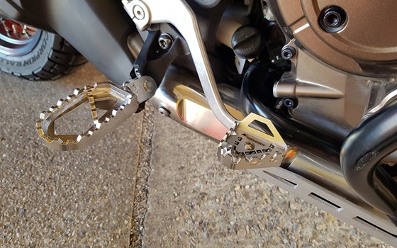 Umgebautes Motorrad Honda CRF1000L Africa Twin DCT von HK-Technik Kemeter OG - Bild 3 Umgebautes Motorrad Honda CRF1000L Africa Twin DCT von HK-Technik Kemeter OG - Bild 3