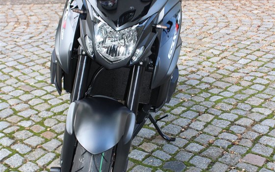 Umgebautes Motorrad Suzuki GSX-S750 von Zweirad Nürnberger - Bild 22 Umgebautes Motorrad Suzuki GSX-S750 von Zweirad Nürnberger - Bild 22