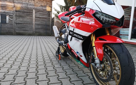 Umgebautes Motorrad Honda CBR1000RR Fireblade SP von Auto-und Motorradhaus Bürstadt GmbH - Bild 6