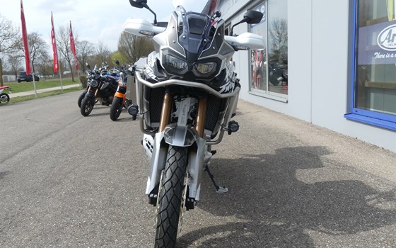 Umgebautes Motorrad Honda CRF1000L Africa Twin Adventure Sports DCT von Biker Stable GmbH & Co. KG - Bild 3 Umgebautes Motorrad Honda CRF1000L Africa Twin Adventure Sports DCT von Biker Stable GmbH & Co. KG - Bild 3