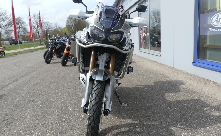 Umbgebautes Motorrad Honda CRF1000L Africa Twin Adventure Sports DCT Bild 3: Umbgebautes Motorrad Honda CRF1000L Africa Twin Adventure Sports DCT