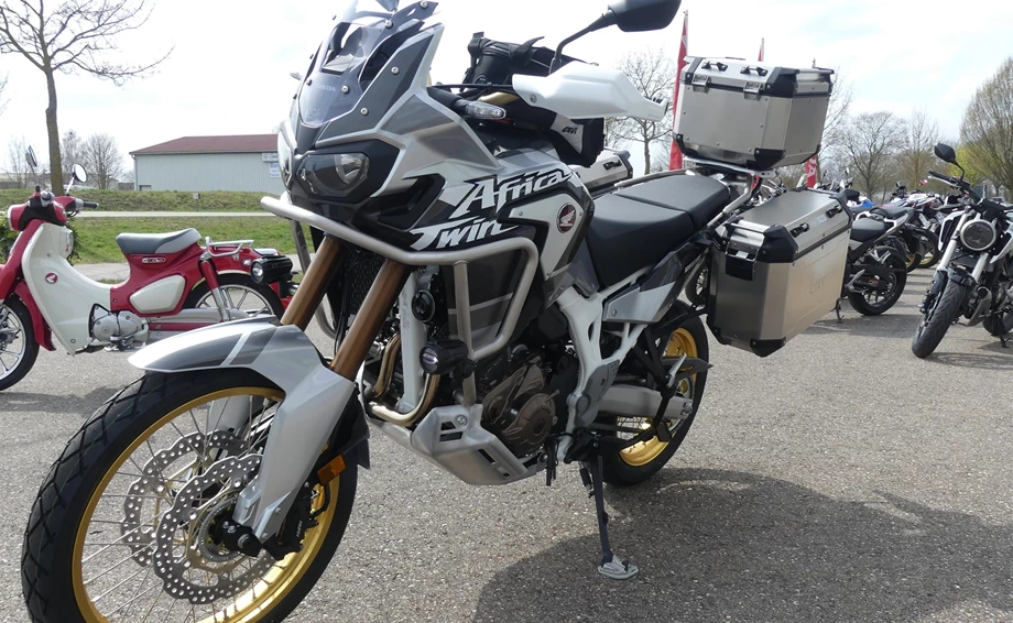 Umbgebautes Motorrad Honda CRF1000L Africa Twin Adventure Sports DCT Bild 4: Umbgebautes Motorrad Honda CRF1000L Africa Twin Adventure Sports DCT