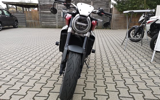 Umgebautes Motorrad Honda CB 1000 R von Auto-und Motorradhaus Bürstadt GmbH - Bild 3 Umgebautes Motorrad Honda CB 1000 R von Auto-und Motorradhaus Bürstadt GmbH - Bild 3