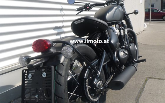 Umgebautes Motorrad Triumph Bonneville Bobber Black von IL MOTO  Motorradhandel und Reparaturwerkstätte GesmbH - Bild 4 Umgebautes Motorrad Triumph Bonneville Bobber Black von IL MOTO  Motorradhandel und Reparaturwerkstätte GesmbH - Bild 4