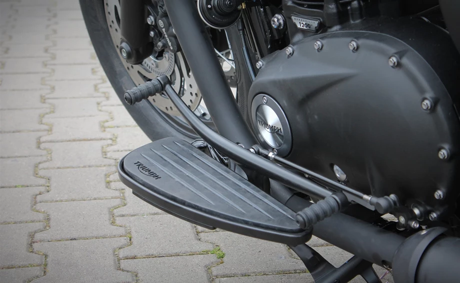 Umbgebautes Motorrad Triumph Bonneville Bobber Black Bild 3: Umbgebautes Motorrad Triumph Bonneville Bobber Black