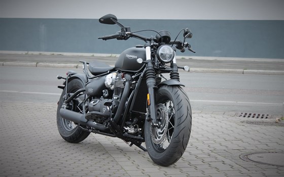 Umgebautes Motorrad Triumph Bonneville Bobber Black von Stärker-Profil GmbH - Bild 1 Umgebautes Motorrad Triumph Bonneville Bobber Black von Stärker-Profil GmbH - Bild 1