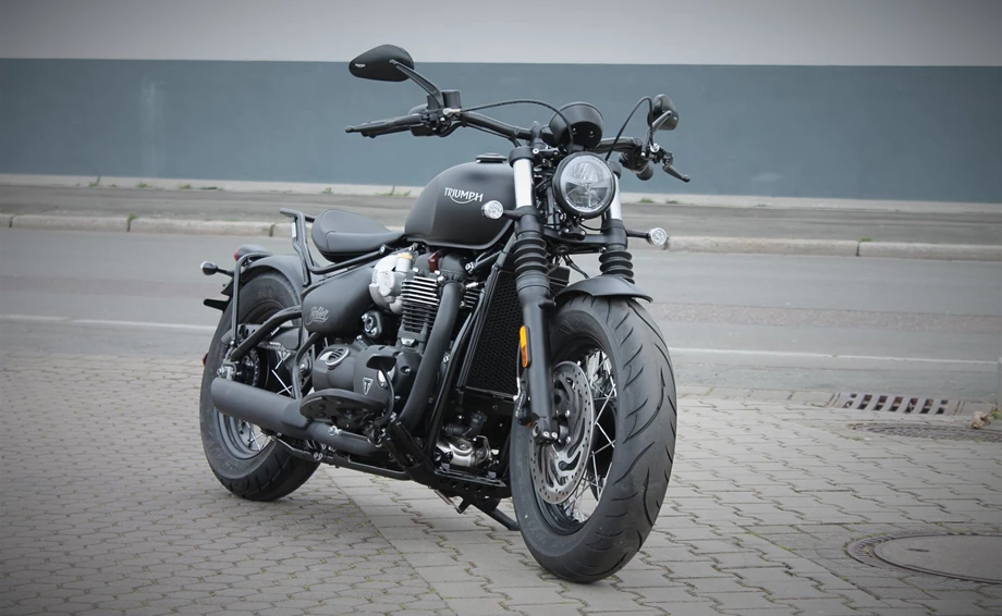 Umbgebautes Motorrad Triumph Bonneville Bobber Black Bild 1: Umbgebautes Motorrad Triumph Bonneville Bobber Black