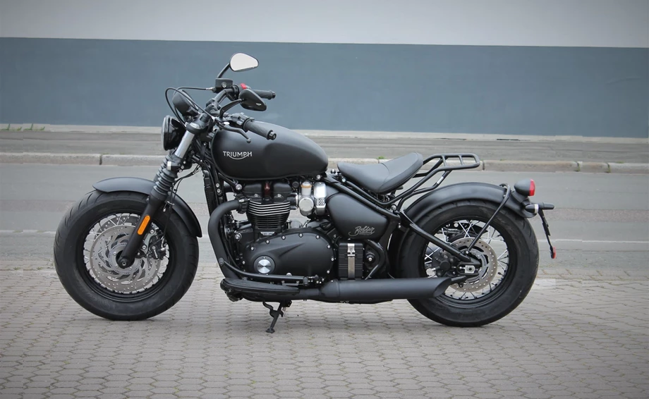 Umbgebautes Motorrad Triumph Bonneville Bobber Black Bild 2: Umbgebautes Motorrad Triumph Bonneville Bobber Black