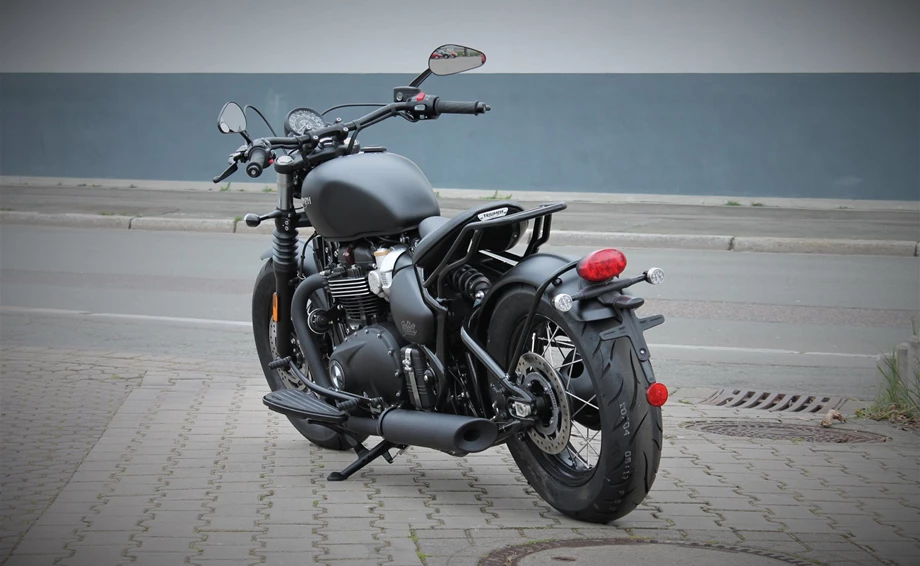 Umbgebautes Motorrad Triumph Bonneville Bobber Black Bild 6: Umbgebautes Motorrad Triumph Bonneville Bobber Black