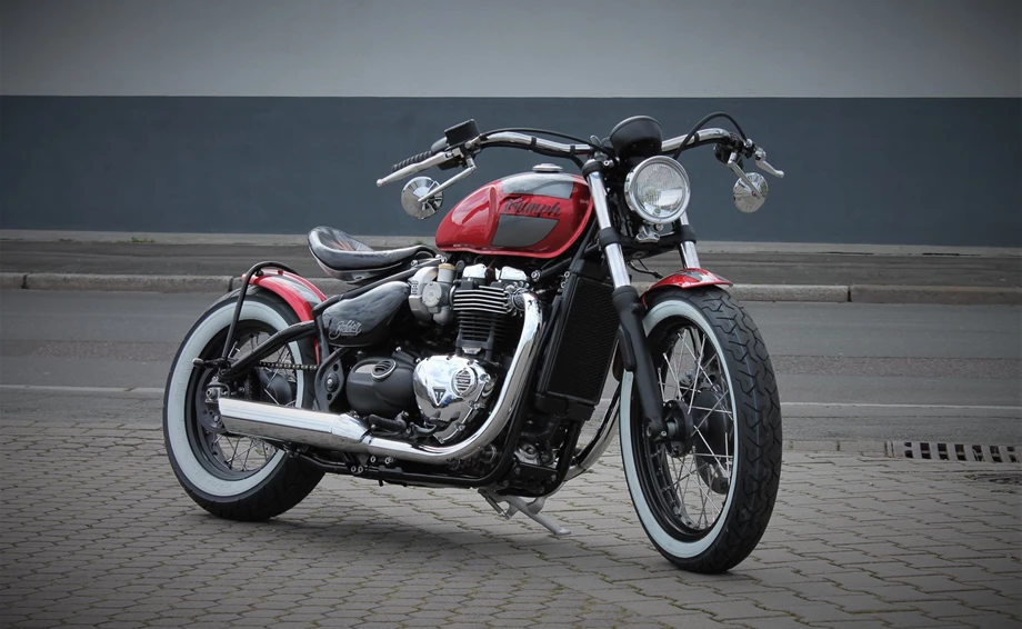 Umbgebautes Motorrad Triumph Bonneville Bobber Bild 12: Umbgebautes Motorrad Triumph Bonneville Bobber
