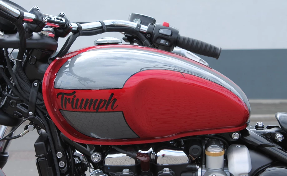 Umbgebautes Motorrad Triumph Bonneville Bobber Bild 23: Umbgebautes Motorrad Triumph Bonneville Bobber