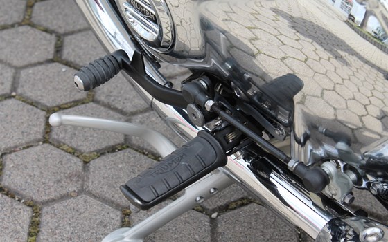 Umgebautes Motorrad Triumph Bonneville Bobber von Stärker-Profil GmbH - Bild 24 Umgebautes Motorrad Triumph Bonneville Bobber von Stärker-Profil GmbH - Bild 24