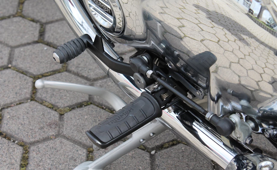 Umbgebautes Motorrad Triumph Bonneville Bobber Bild 24: Umbgebautes Motorrad Triumph Bonneville Bobber