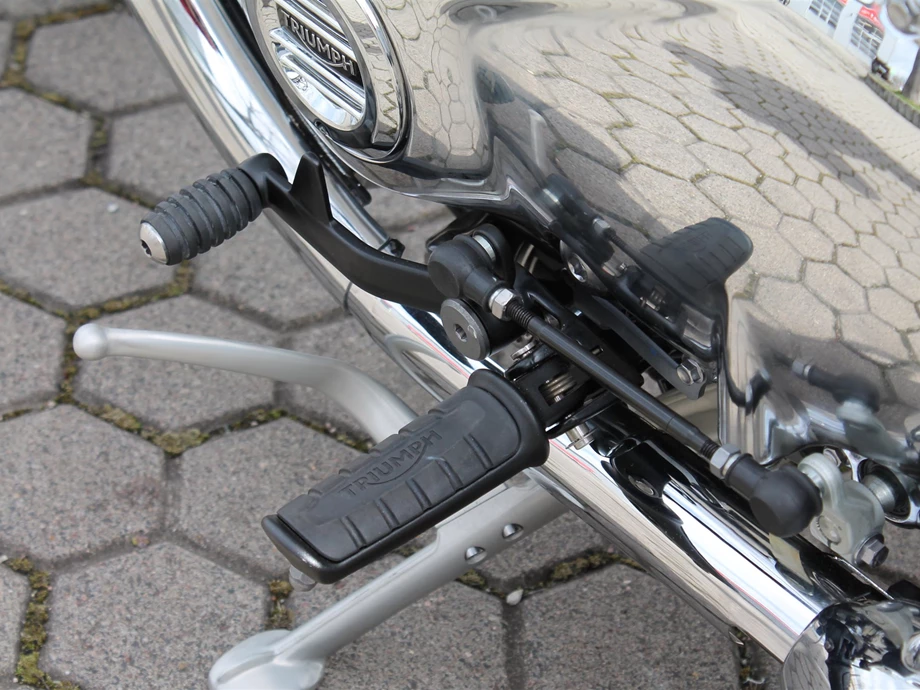 Umbgebautes Motorrad Triumph Bonneville Bobber Bild 24: Umbgebautes Motorrad Triumph Bonneville Bobber