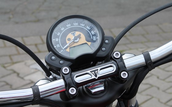 Umgebautes Motorrad Triumph Bonneville Bobber von Stärker-Profil GmbH - Bild 26 Umgebautes Motorrad Triumph Bonneville Bobber von Stärker-Profil GmbH - Bild 26