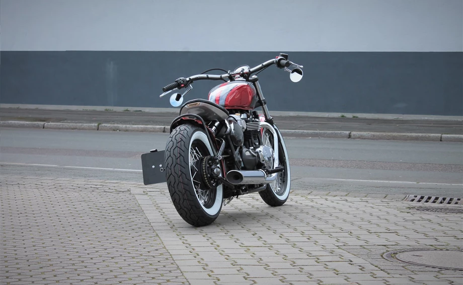 Umbgebautes Motorrad Triumph Bonneville Bobber Bild 4: Umbgebautes Motorrad Triumph Bonneville Bobber