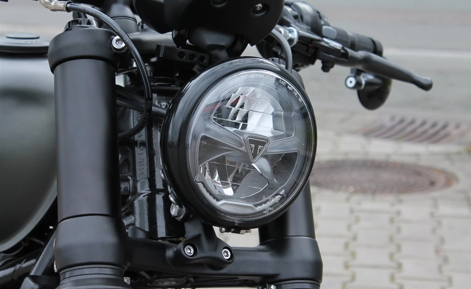 Umbgebautes Motorrad Triumph Bonneville Bobber Black Bild 23: Umbgebautes Motorrad Triumph Bonneville Bobber Black