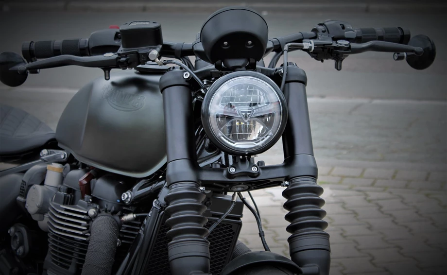 Umbgebautes Motorrad Triumph Bonneville Bobber Black Bild 2: Umbgebautes Motorrad Triumph Bonneville Bobber Black