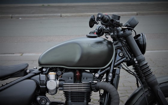 Umgebautes Motorrad Triumph Bonneville Bobber Black von Stärker-Profil GmbH - Bild 3 Umgebautes Motorrad Triumph Bonneville Bobber Black von Stärker-Profil GmbH - Bild 3