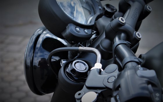 Umgebautes Motorrad Triumph Bonneville Bobber Black von Stärker-Profil GmbH - Bild 10 Umgebautes Motorrad Triumph Bonneville Bobber Black von Stärker-Profil GmbH - Bild 10