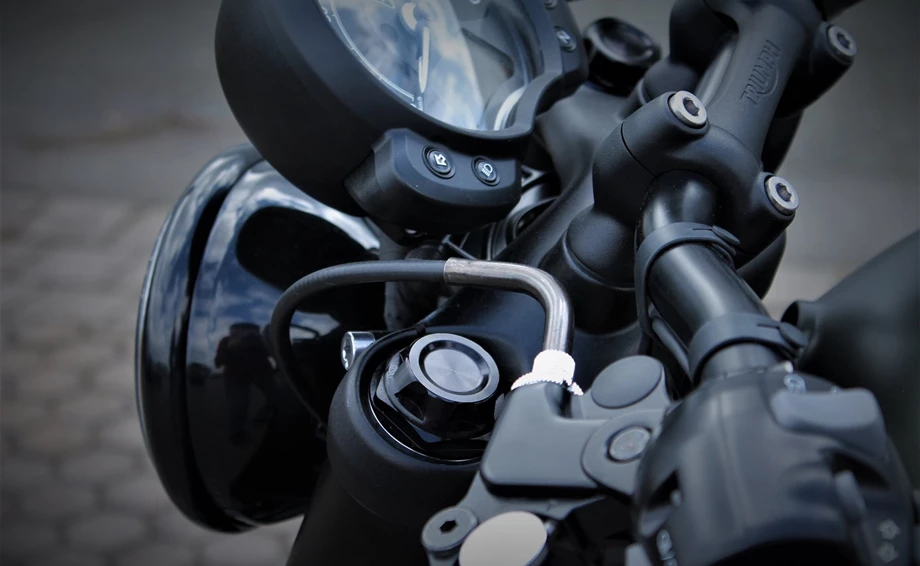 Umbgebautes Motorrad Triumph Bonneville Bobber Black Bild 10: Umbgebautes Motorrad Triumph Bonneville Bobber Black