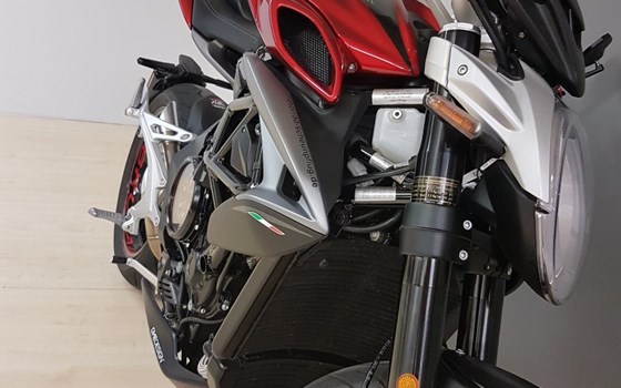 Umgebautes Motorrad MV Agusta Brutale 800 RR von Motorrad Scheunpflug e.K. - Bild 12 Umgebautes Motorrad MV Agusta Brutale 800 RR von Motorrad Scheunpflug e.K. - Bild 12