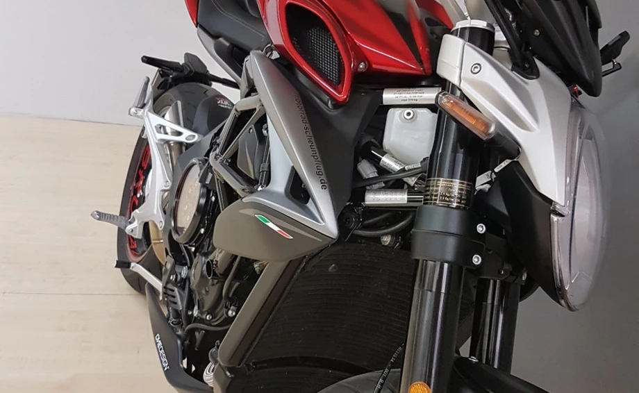 Umbgebautes Motorrad MV Agusta Brutale 800 RR Bild 12: Umbgebautes Motorrad MV Agusta Brutale 800 RR